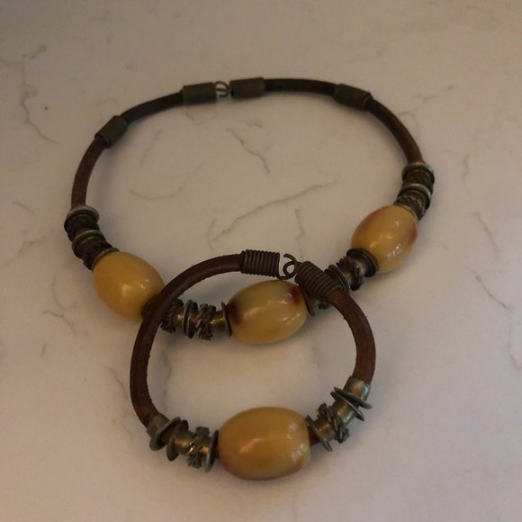 Vintage Bakelite Bead, Metal & Leather Choker and Bracelet - Picture 3 of 8